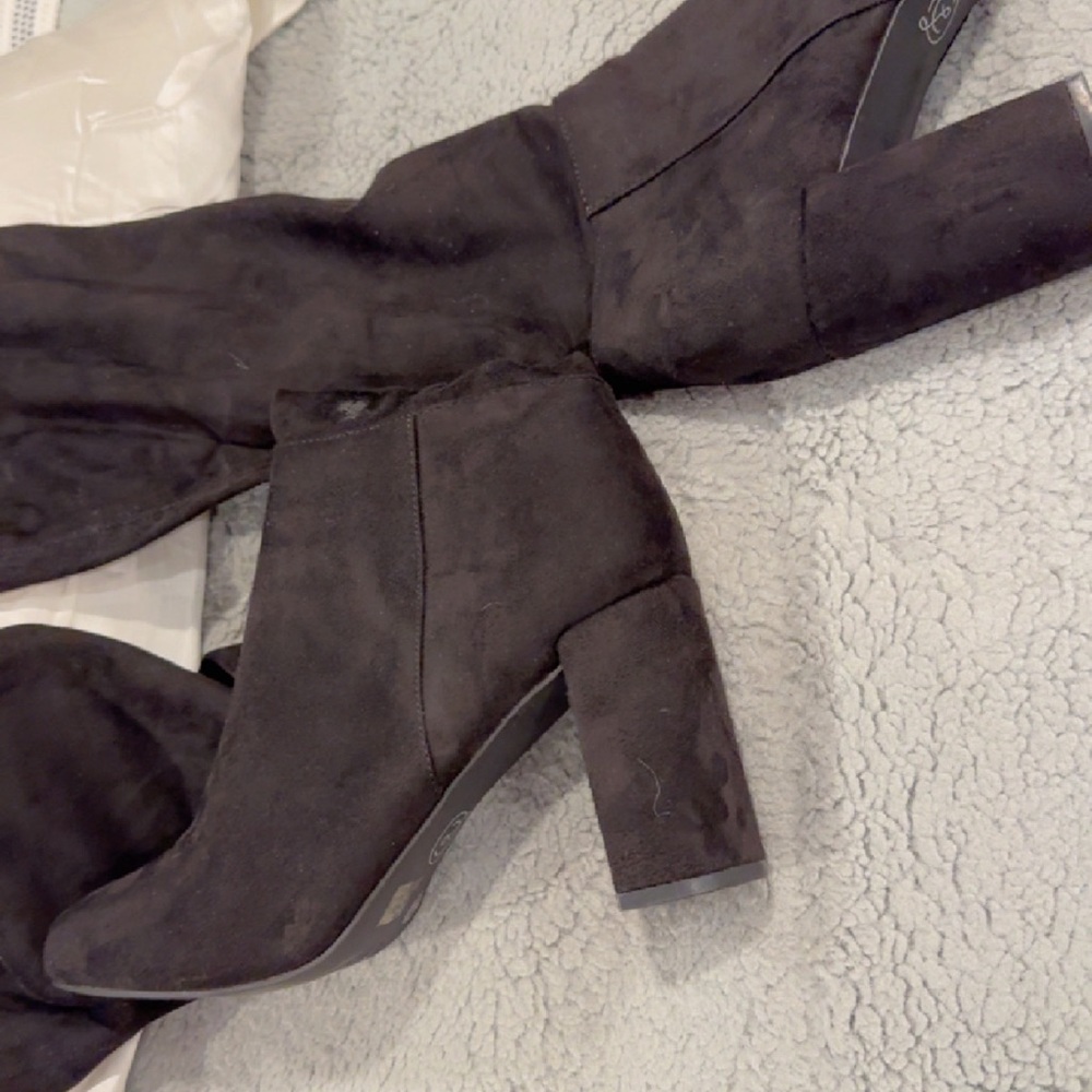 comfortable over the knee boots, black size 8.5/9